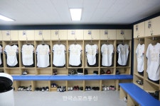 랜더스필드 부럽지 않은 라커룸이 중학교에 있다? 영남중 라커룸 개관식을 가다 [한스통 중학야구]