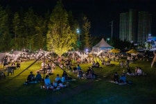 2024 춘천영화제 총 14팀의 봄봄 라이브 공연 ... 여러 색깔의 음악들이 야외 버스킹 공연으로 펼쳐