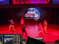 [포토워치] 추억의 후뢰시맨에 환호하는 그 시절 어린이들