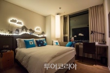 경쾌발랄한 호텔스컴바인과 모던하고 실용적인 신라스테이의 만남 맥스룸