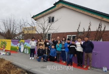 관광자원이 별건가요!...고창 아산초 학생들,시골 담장에 동심 입혀 볼거리 제공