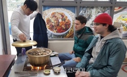 가스불에 익어가는 천북굴...이제 먹어도 돼요?
