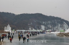 [사진]철원 한탄강 얼음트레킹, 용암 로드 매력에 푹 빠지다!