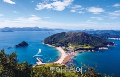 보배 같은 풍경 품은 통영 비진도 해수욕장