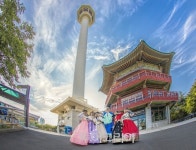 한복입고 이색 데이트 즐겨볼까!..부산 용두산공원에 한복체험관 개소!