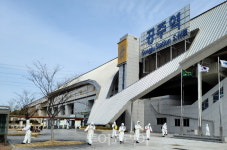 [포토] 군인들도,공주역 코로나19 방역 동참