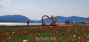 완연한 봄! 진달래·튤립·유채 꽃물결에 봄기운 물씬