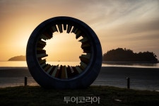신비의 수석 예술세계 만나러 신안 자은도 1004섬 수석미술관