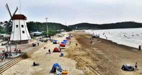 [포토] 수도권엔 물폭탄, 서천 춘장대해수욕장에선 피서 만끽