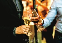 캠핑·파티·공포·예술…취향 따라 4색 호캉스!