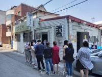 예산군 '먹방' 이후 맛집마다 길게 늘어서며 '인기'