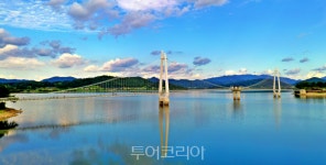 논산시 탑정호 출렁다리. 추석 연휴 정상 운영