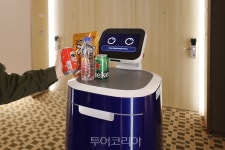 제주신화월드, AI 신입사원 호텔로봇 채용..디지털 서비스 본격화