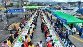 완도 장보고수산물축제에선 선보인 223m 해조류 김밥 눈길 