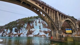 철원 한탄강 승일교와 인공 빙벽 아름다운 절경 연출