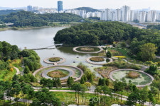 따스한 봄 햇살 맞으며 수원 공원 산책...봄힐링 만끽