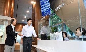 [동정] 오세훈 시장, 시청 로비 찾아 직원 격려