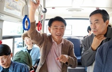 김동근 의정부시장, 의정부01번 공공버스 탑승해 시민들과 소통