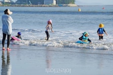 잔잔한 물결과 송림 풍광 ....해남 송호해수욕장 여름 가족 여행지로 인기