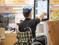 용산구, 자동차등록 민원창구 유니버설 디자인 키오스크 도입