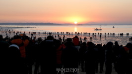 '해넘이·해맞이 명소'  충남 태안 꽃지·연포·백화산으로 오세요!