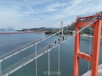 꽃피는 남해에서 짜릿하게 아찔하게 남해대교 주탑 등반해볼까!