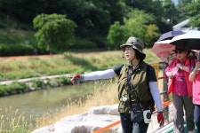 마포구,황금보리 물결 따라 걷는 생태길마포 환경학교 월드컵천 생태탐방 열려