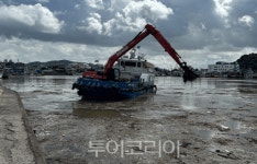 어촌어항공단, 목포항 어항서해5호 투입···해양쓰레기 수거
