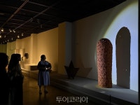 어둠 속 빛으로 즐기는 이색 전시 투어!… 빛으로 즐기는 미술관