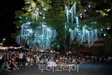 한 여름밤 빛으로 물든 군산의 국가유산