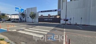 영광군 아파트 신축공사 현장 공사차량 출입구 횡단보도에 설치