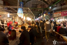 광장시장, 전통의 거리에서 미식의 향연을 걷다