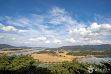 상주의 가을 서정, 굽이치는 산맥과 북천이 흐르는 풍경