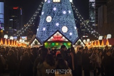 서울관광재단, 온 국민 광화문 마켓 겨울동화 속 산타마을로 초대