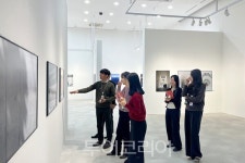 광주은행, 조선대 대학원·디자인대학원 원우회 A.V.A 전시 축포