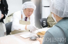 최민호 세종시장, 밀마루복지마을에서 설맞이 소통