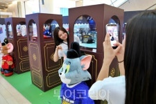 롯데백화점, 갓 쓴 톰과 제리 앞세워 여름철 집객 몰이