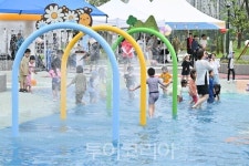 포천시, 종합운동장 어린이 물놀이장 개장…도심 속 가족 휴식공간 본격 운영
