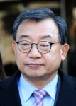 사면초가 이정현, 금배지 반납하나