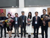 [포토-힐링페어 2019] 단체 기념촬영하는 힐링산업협회장상 수상자