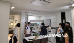 [포토] 신내역 시티프라디움, 투자겸한 실수요자 쇄도로 견본주택 후끈