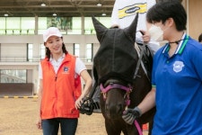 한국마사회, 장애인 대상 재활승마 강습 재개