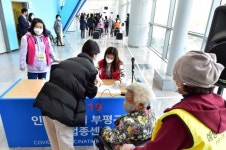 차준택 인천 부평구청장, 삼산체육관 코로나19 예방접종센터 방문