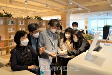화성시의회 교육복지위원회, 문화예술을 선도하는 도서관 및 미술관 방문
