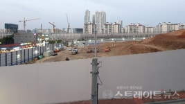 [르포] 공원과 고속도 공존 장유자이 더 파크...1순위 두자릿 수 경쟁률 예감