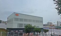 [르포] 인천, 집값 내리막에도 역대급 배짱 분양...e편한세상 부평역, 상투 우려 마감 기대난