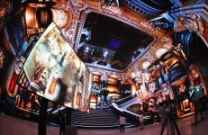 거리두기 해제에 메타버스 이용자 급감