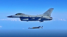 공군 KF-16 전투기 1대 엔진이상 추락...조종사는 비상탈출