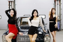 [포토] SC모터스x퍼니지 모터쇼 이슬비-스칼렛-유리, 포즈는 멋지게