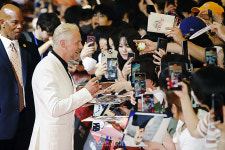 [포토] 한국 팬들에게 사인하는 사이먼 페그